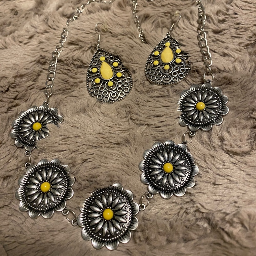 Necklace and earring set